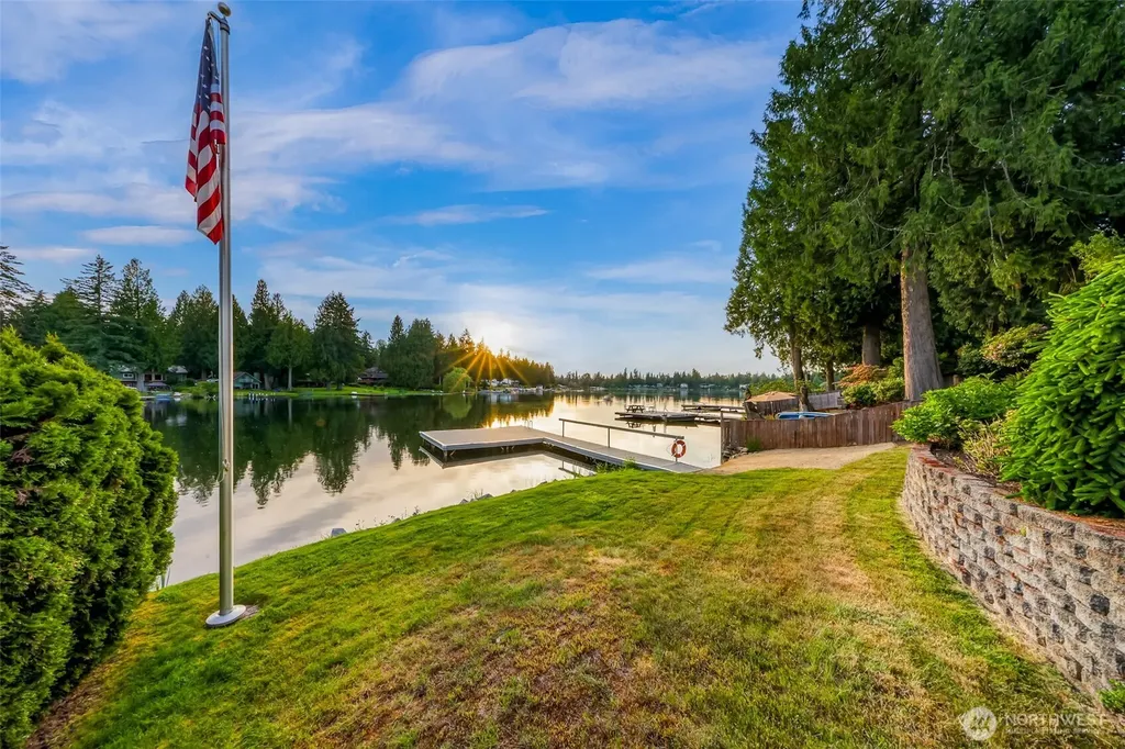 31259 E Lake Morton Drive SE Kent WA 98042