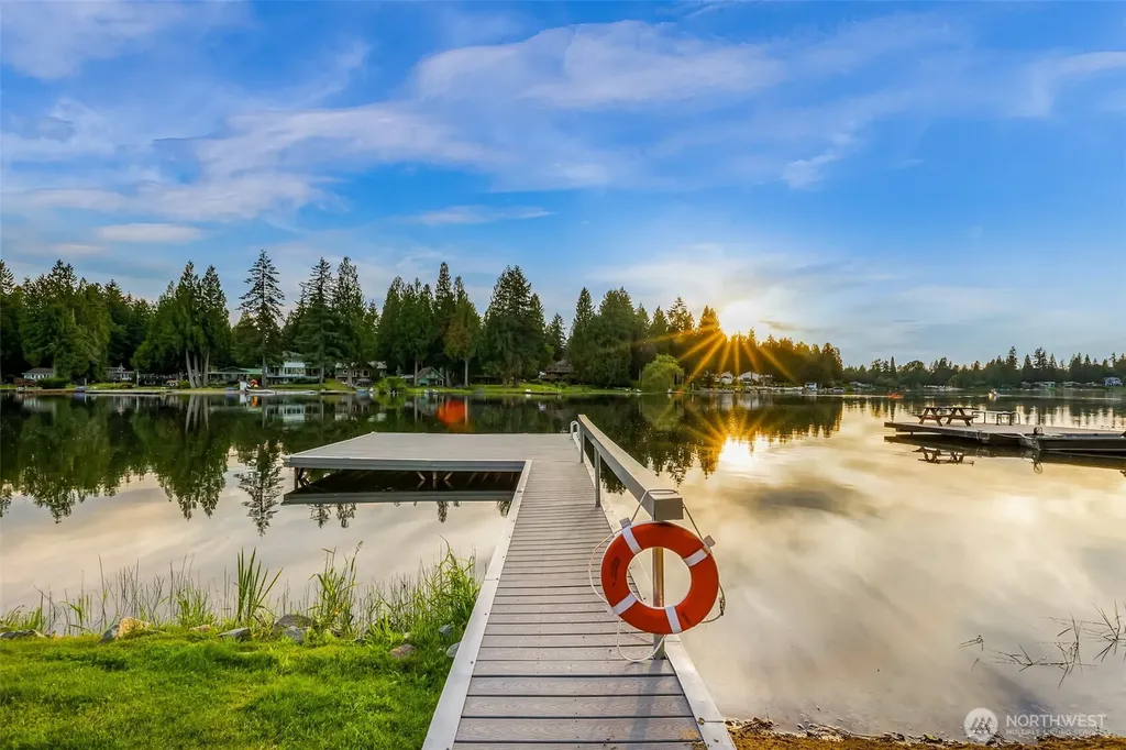 31259 E Lake Morton Drive SE Kent WA 98042