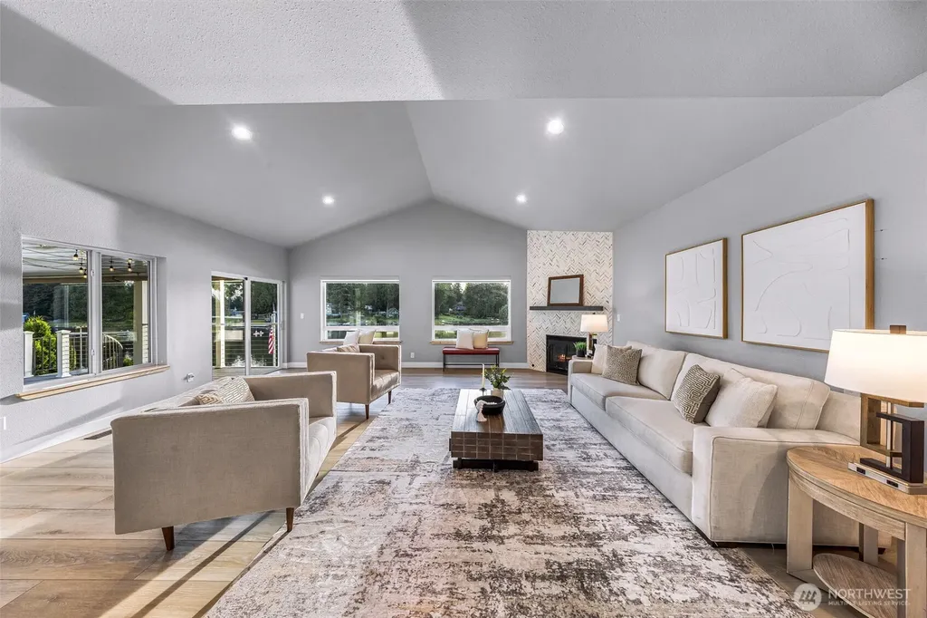 31259 E Lake Morton Drive SE Kent WA 98042