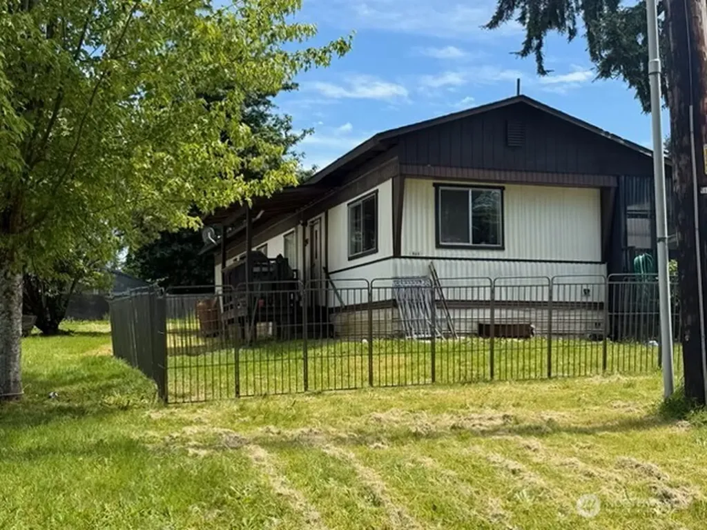 818 D Street Vader WA 98593