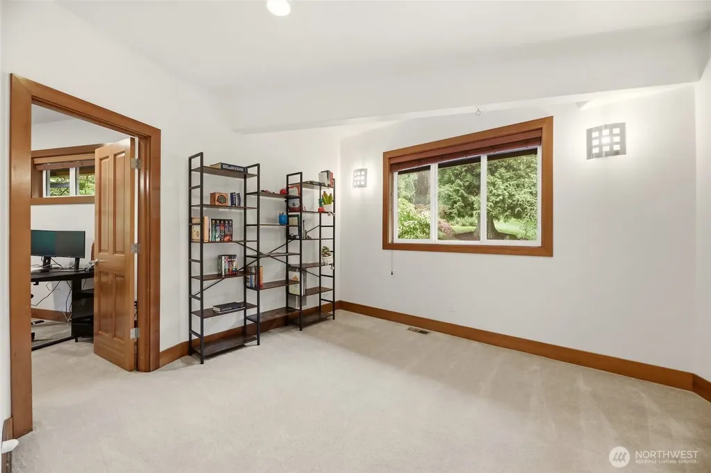 18603 E Spring Lake Drive SE Renton WA 98058
