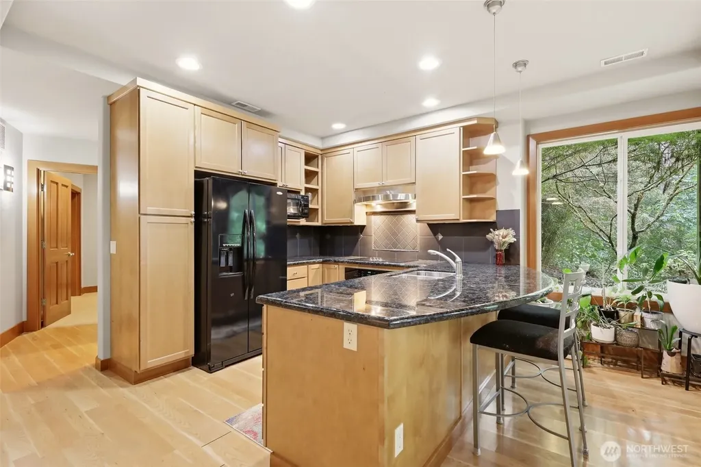 18603 E Spring Lake Drive SE Renton WA 98058