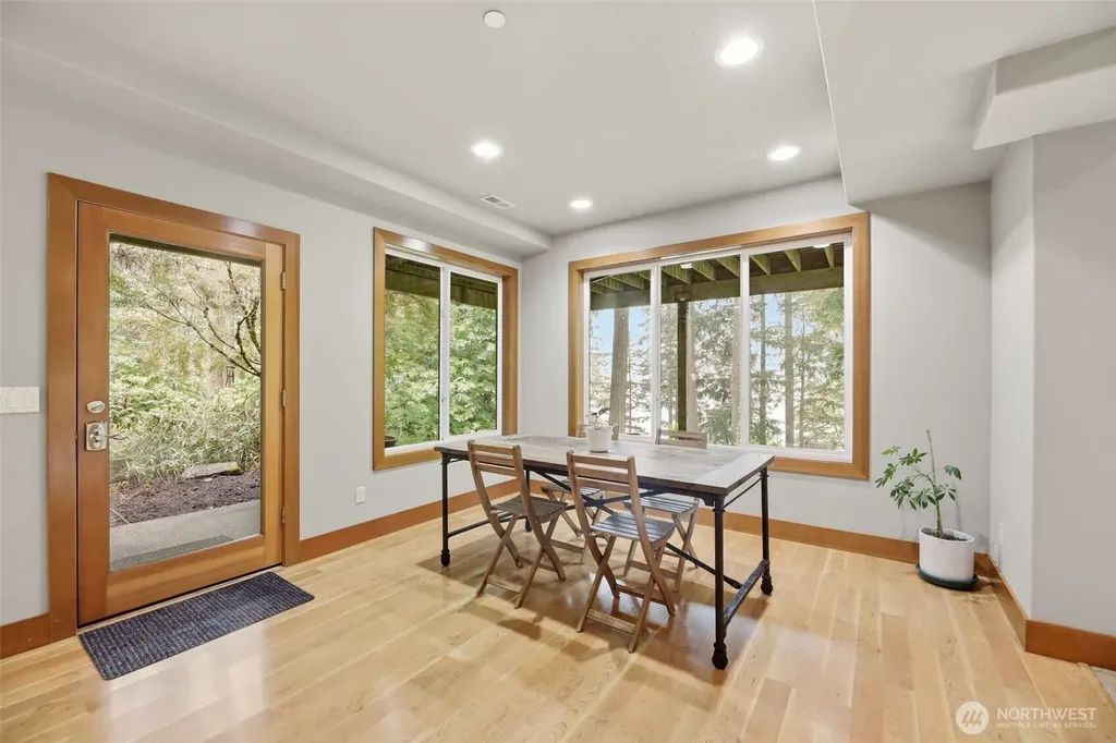 18603 E Spring Lake Drive SE Renton WA 98058