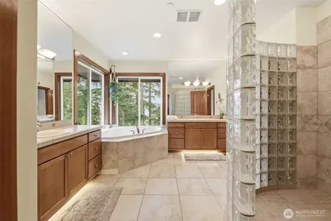 18603 E Spring Lake Drive SE Renton WA 98058