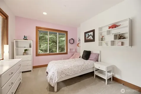 18603 E Spring Lake Drive SE Renton WA 98058