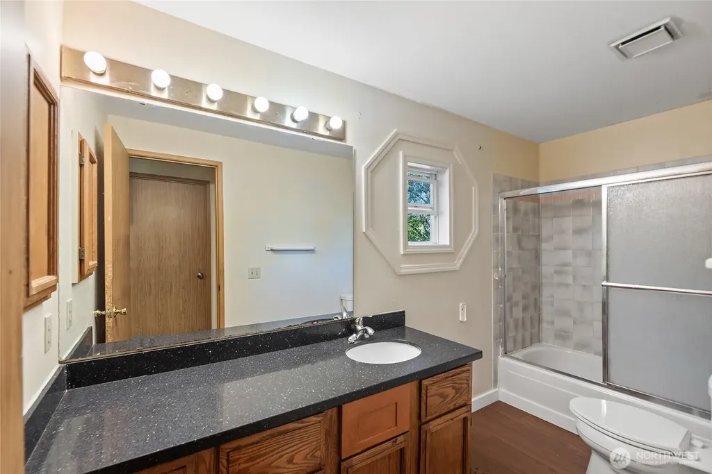 10606 68th Place S Seattle WA 98178