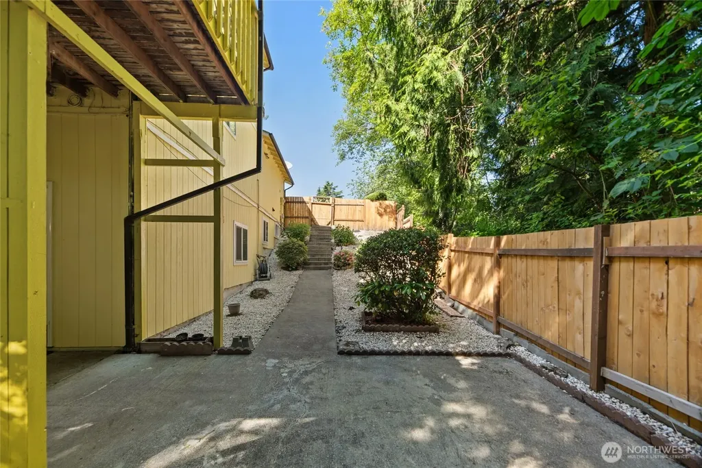 10606 68th Place S Seattle WA 98178