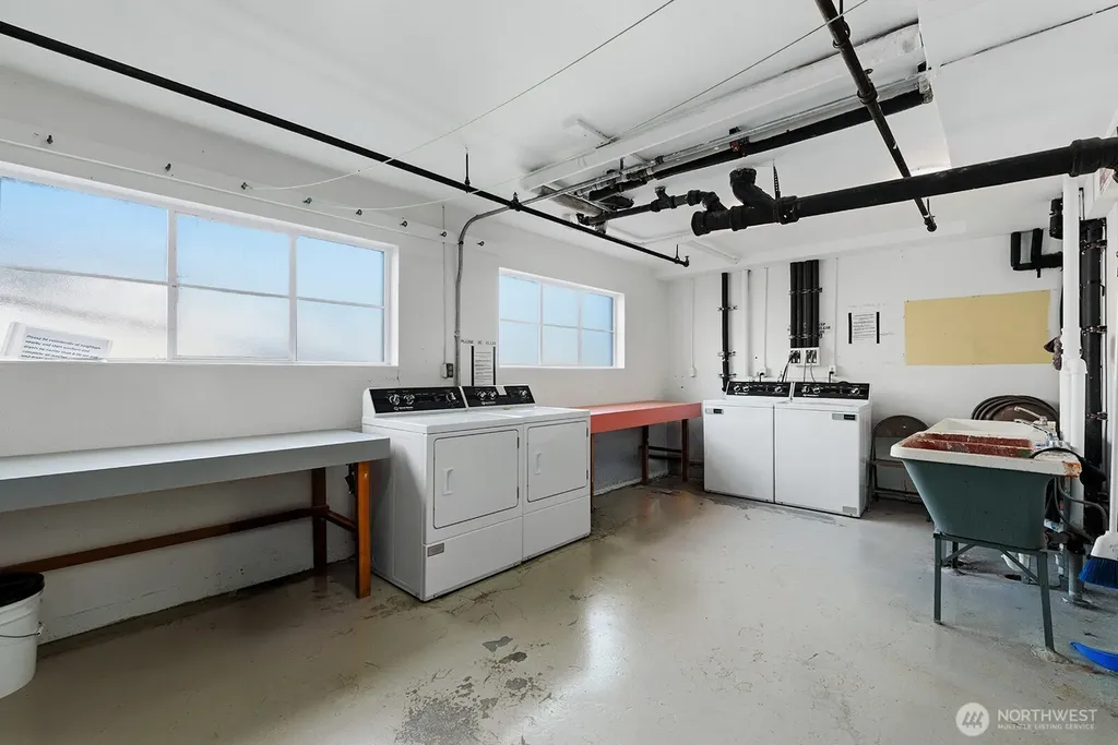 4407 SW Alaska Street Seattle WA 98116