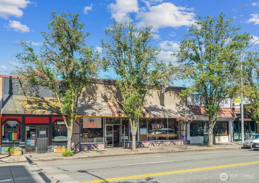 4407 SW Alaska Street Seattle WA 98116