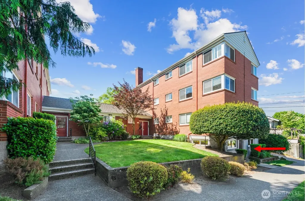 4407 SW Alaska Street Seattle WA 98116