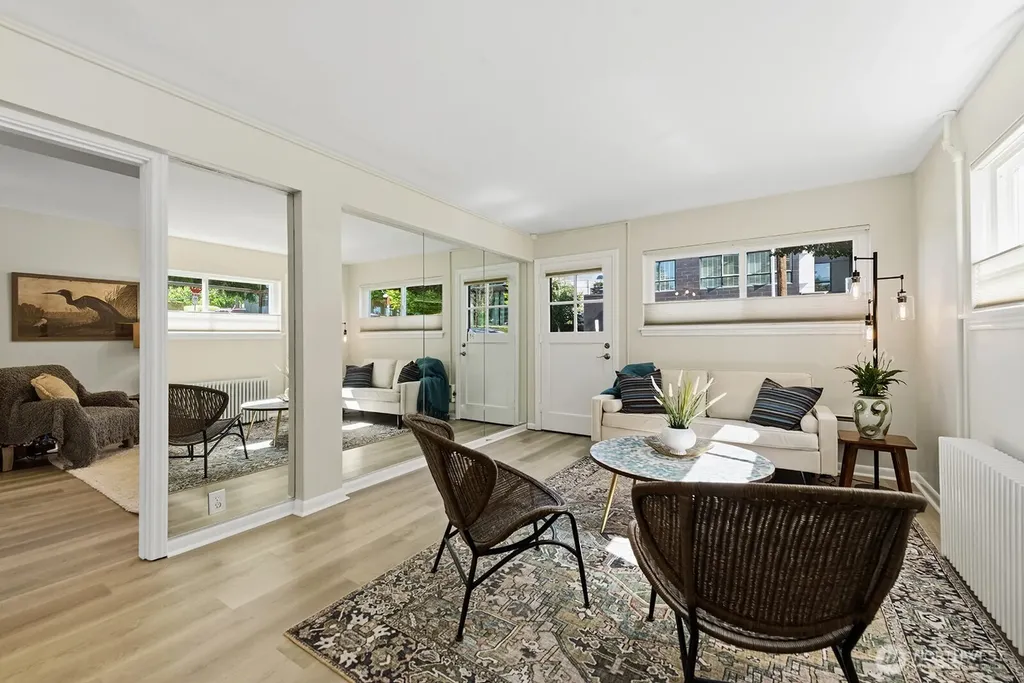 4407 SW Alaska Street Seattle WA 98116
