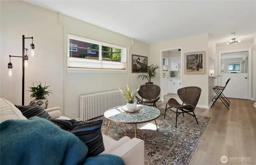 4407 SW Alaska Street Seattle WA 98116