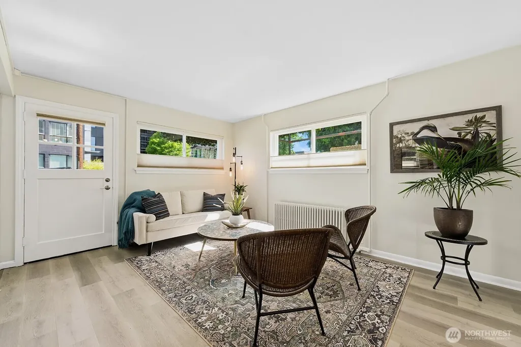 4407 SW Alaska Street Seattle WA 98116