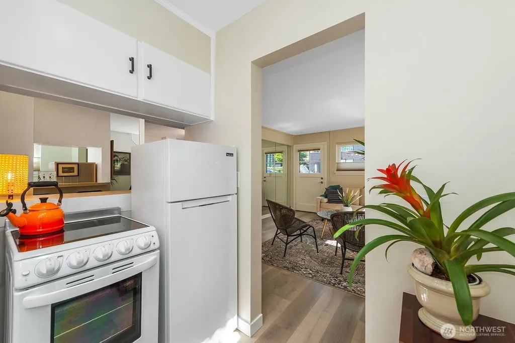 4407 SW Alaska Street Seattle WA 98116
