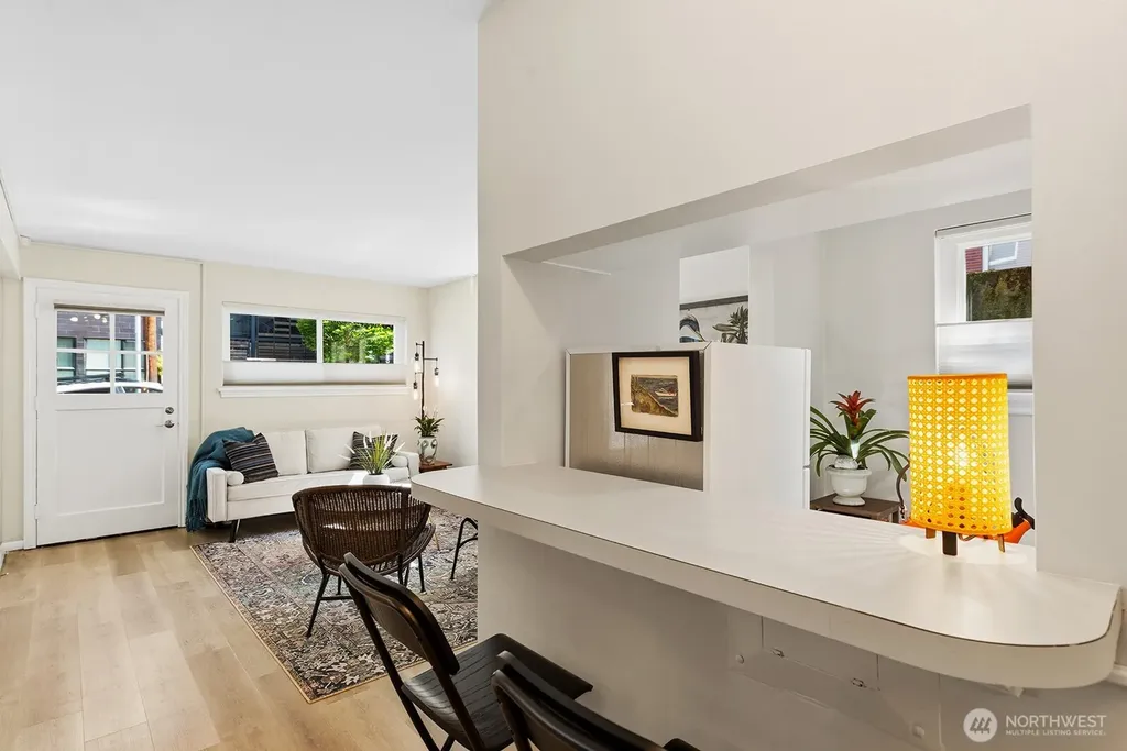 4407 SW Alaska Street Seattle WA 98116