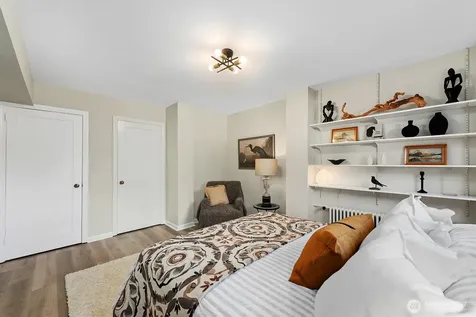4407 SW Alaska Street Seattle WA 98116