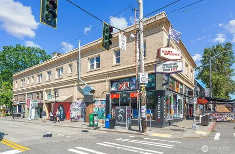 4407 SW Alaska Street Seattle WA 98116