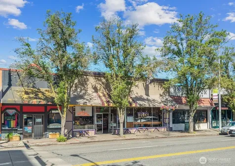 4407 SW Alaska Street Seattle WA 98116
