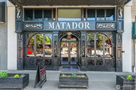 4407 SW Alaska Street Seattle WA 98116