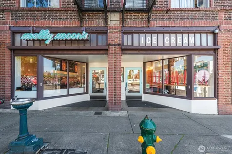4407 SW Alaska Street Seattle WA 98116