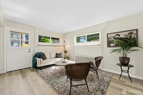 4407 SW Alaska Street Seattle WA 98116