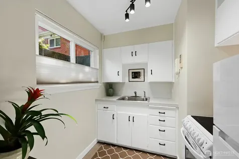 4407 SW Alaska Street Seattle WA 98116