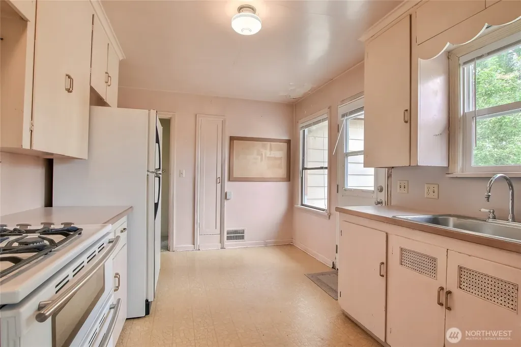 1224 SW 158th Street Burien WA 98166