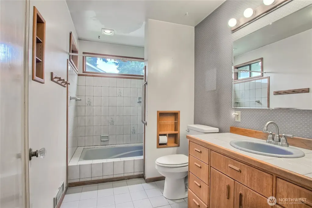 1224 SW 158th Street Burien WA 98166