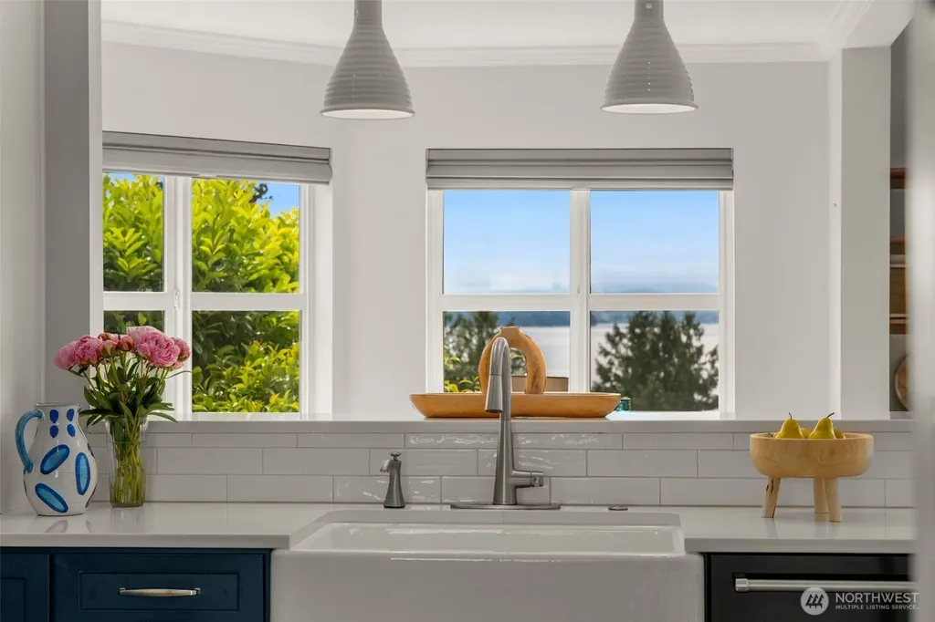 6321 Atlas Place SW Seattle WA 98136