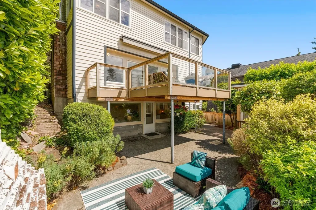 6321 Atlas Place SW Seattle WA 98136