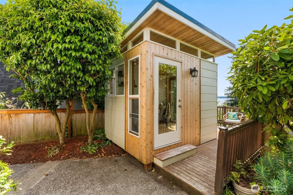 6321 Atlas Place SW Seattle WA 98136