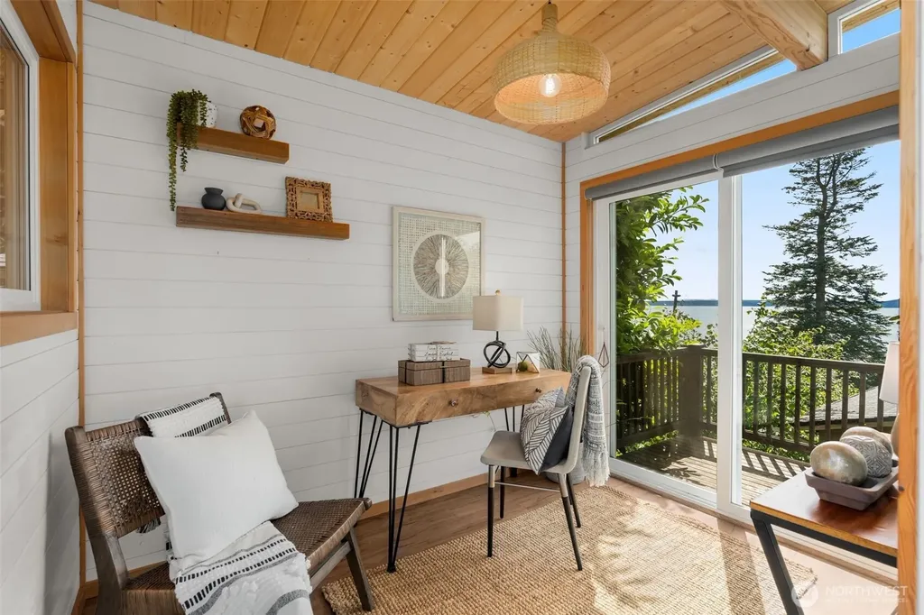 6321 Atlas Place SW Seattle WA 98136