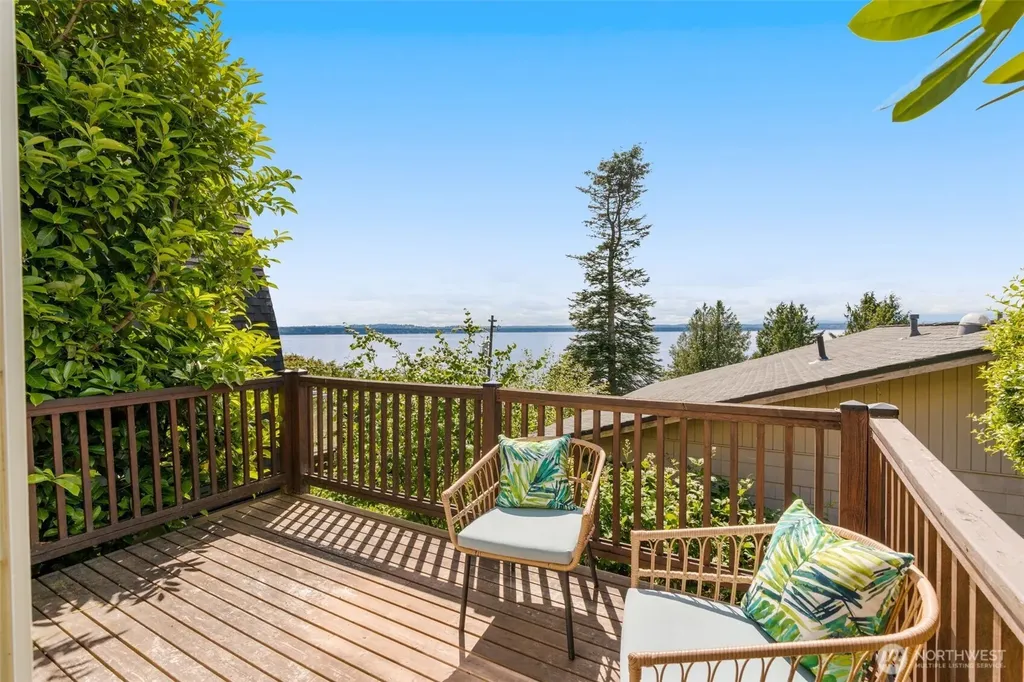 6321 Atlas Place SW Seattle WA 98136