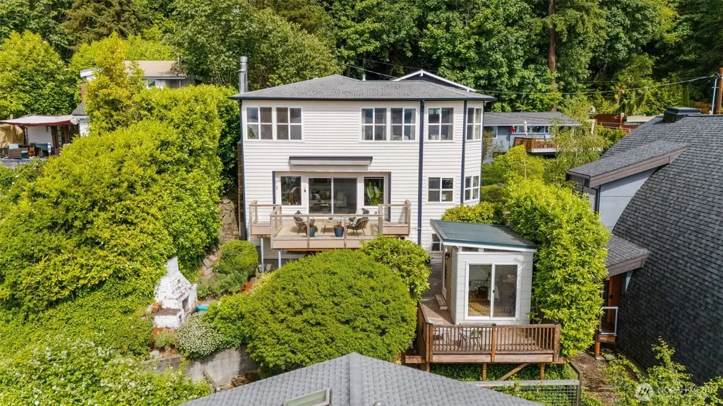 6321 Atlas Place SW Seattle WA 98136