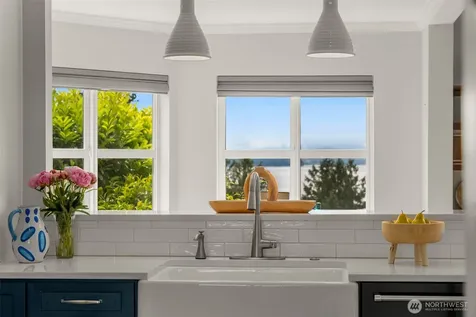 6321 Atlas Place SW Seattle WA 98136