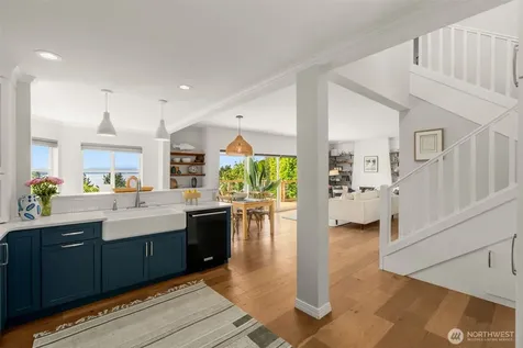 6321 Atlas Place SW Seattle WA 98136