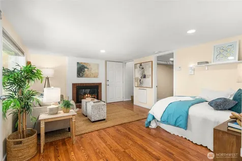 6321 Atlas Place SW Seattle WA 98136