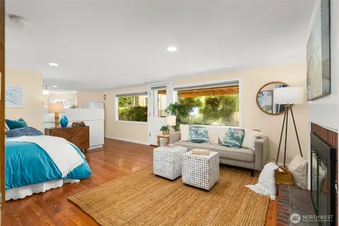 6321 Atlas Place SW Seattle WA 98136