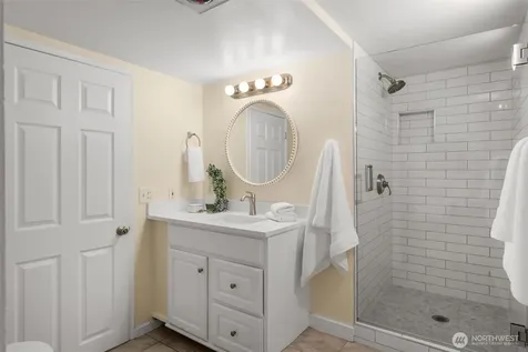 6321 Atlas Place SW Seattle WA 98136