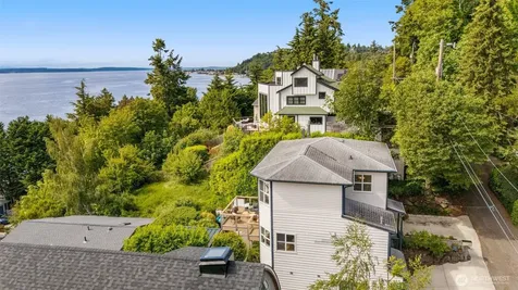 6321 Atlas Place SW Seattle WA 98136