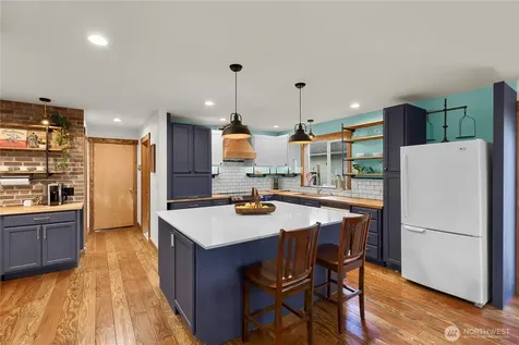1150 Aaron Drive Lynden WA 98264