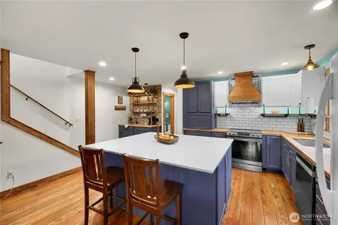 1150 Aaron Drive Lynden WA 98264