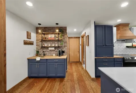 1150 Aaron Drive Lynden WA 98264