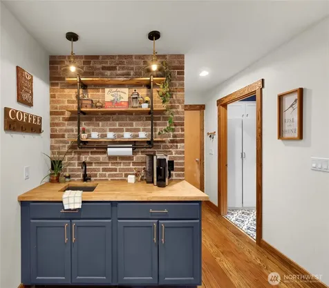 1150 Aaron Drive Lynden WA 98264