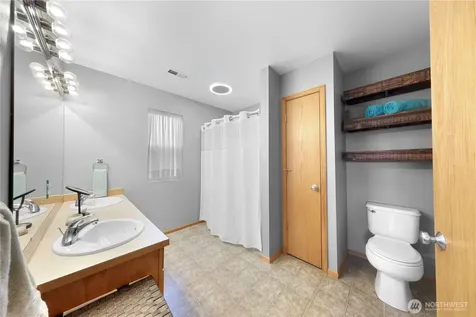 1150 Aaron Drive Lynden WA 98264