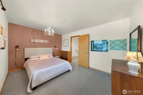 1150 Aaron Drive Lynden WA 98264