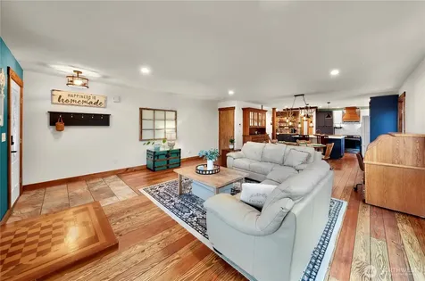 1150 Aaron Drive Lynden WA 98264