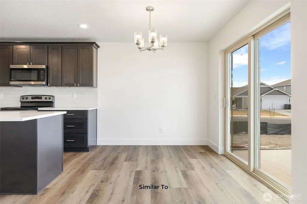 321 N Lessor Loop Moses Lake WA 98837