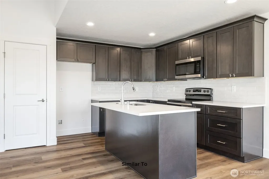 321 N Lessor Loop Moses Lake WA 98837