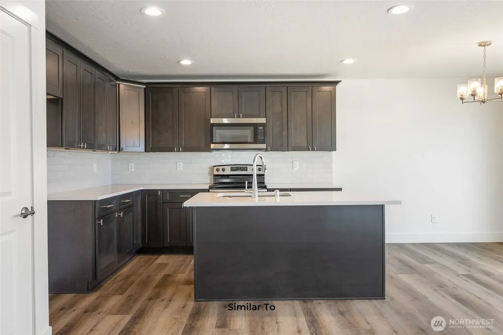 321 N Lessor Loop Moses Lake WA 98837